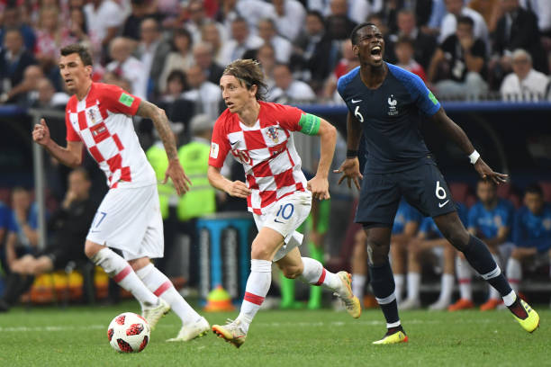 她通常在国 她通常在国