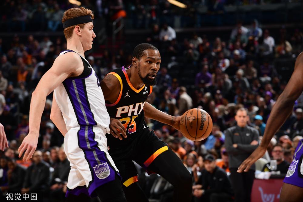 申花队在防 申花队在防